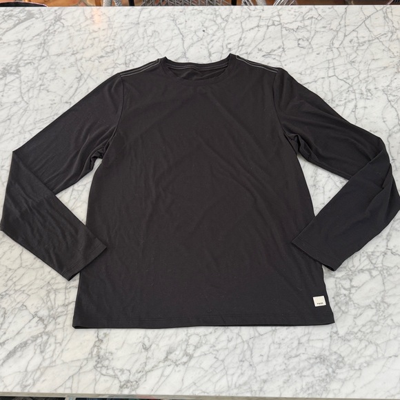 VUORI Men's Black Long Sleeve Shirt size M White Shoulder Stitching - Picture 1 of 7